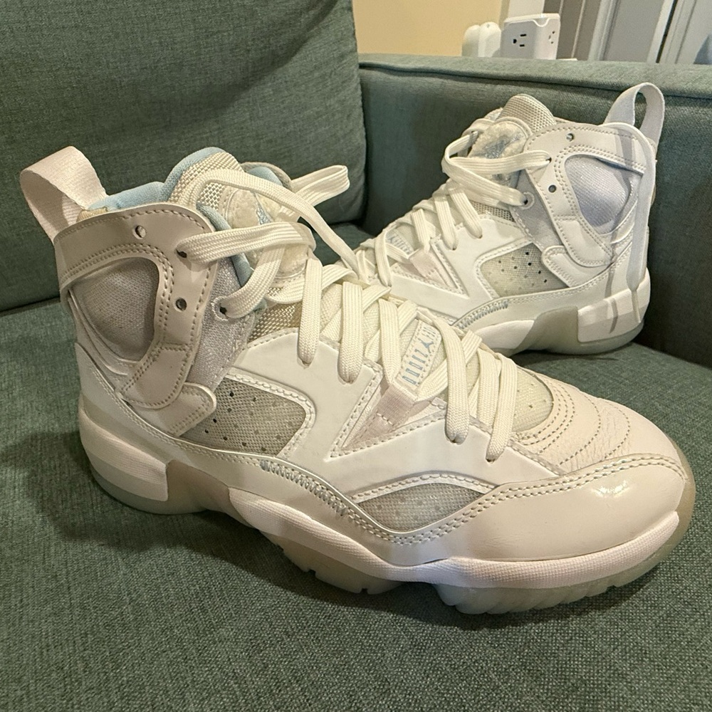 Nike Jordan Jumpman 2 Trey size 7- white and baby blue
